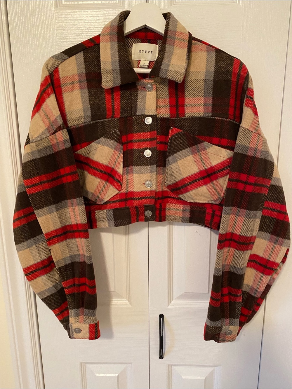 HYFVE Buffalo Plaid Cropped Flannel Shacket red tan Cabincore  Size Small
